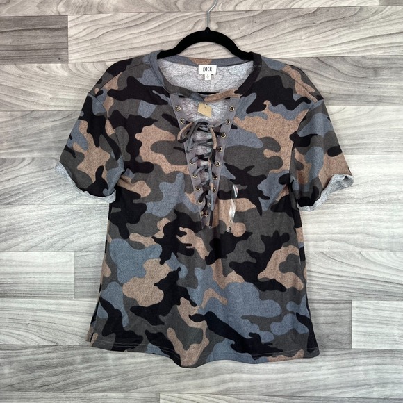 BKE Blouse Top Womens Small Black Gray Camouflage Short Sleeve Lace-Up Cut-Out - Picture 1 of 13